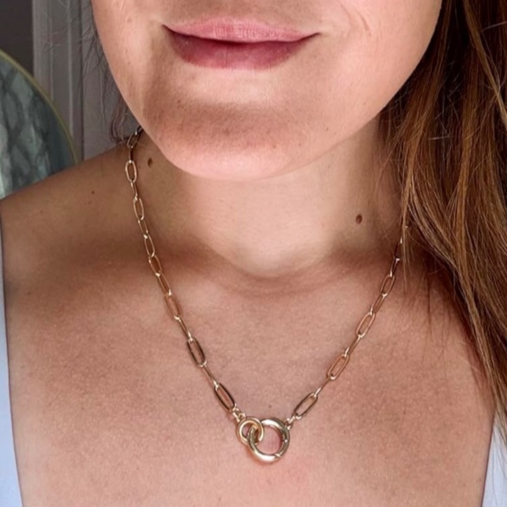 Classic Gold Interlocking Paperclip Circle Pendant Lariat Charm Holder Necklace - Picture 8 of 14
